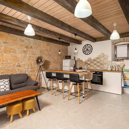 Countyside Charm Nest With Pool - Happy Appartement *
