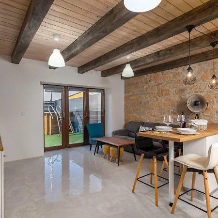 Countyside Charm Nest With Pool - Happy *